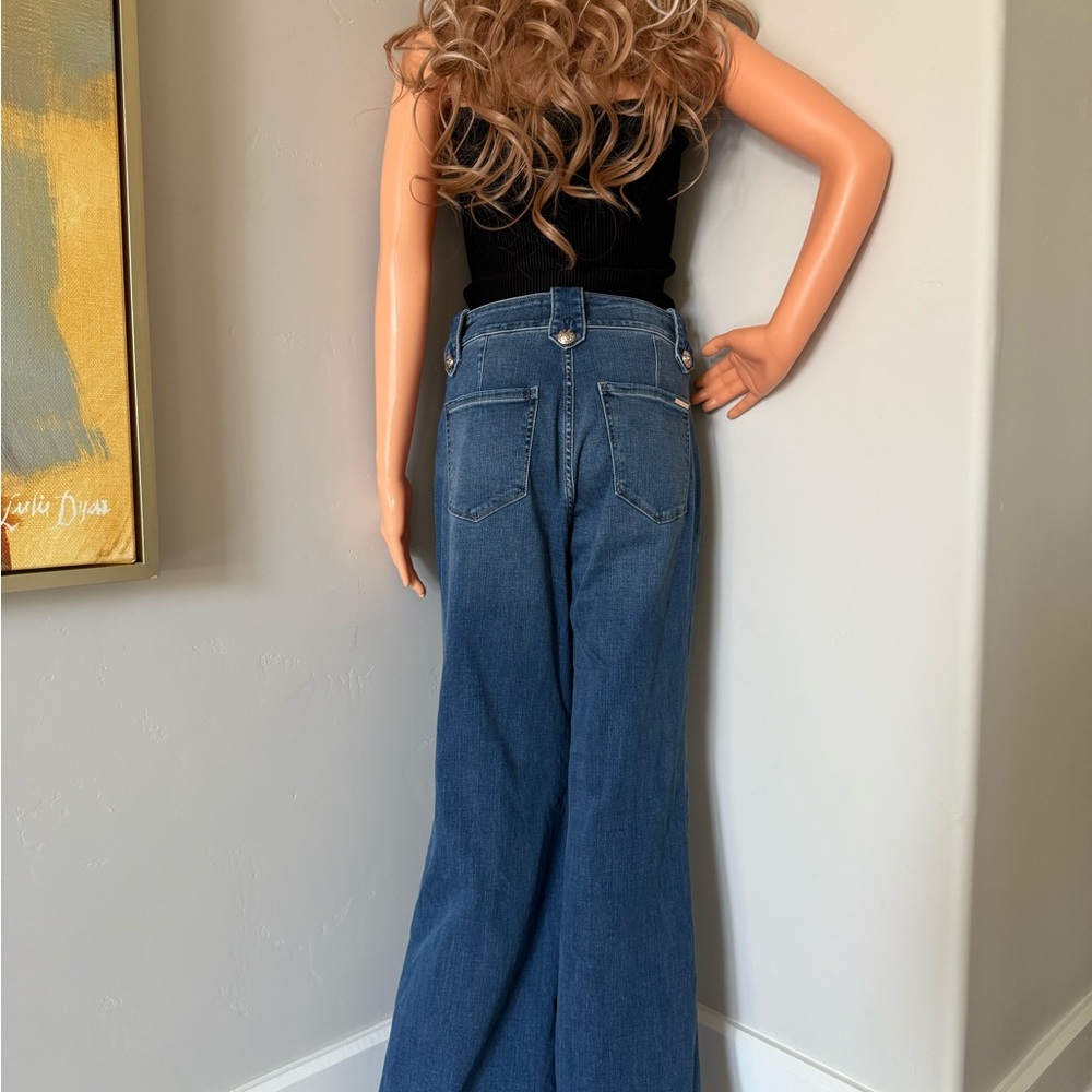 New Stylish Wide-Leg Denim Jeans with Button Details! - Picture 13 of 13